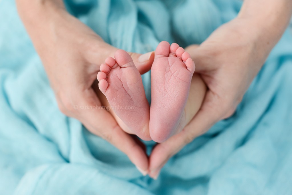 newborn feet photographed by San Francisco and Santa Barbara baby photographer Sarka Photography