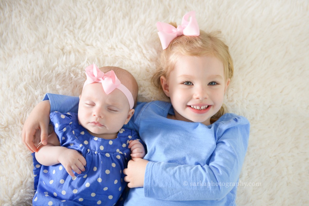 4month old baby girl sleeping next to her older sister photographed by Santa Barbara and Bay Area Sarka photography